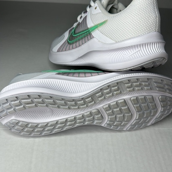 Nike Downshifter 11 Running Athletic Shoes Women’s Size 10 White Low Top Lace Up - Picture 7 of 12